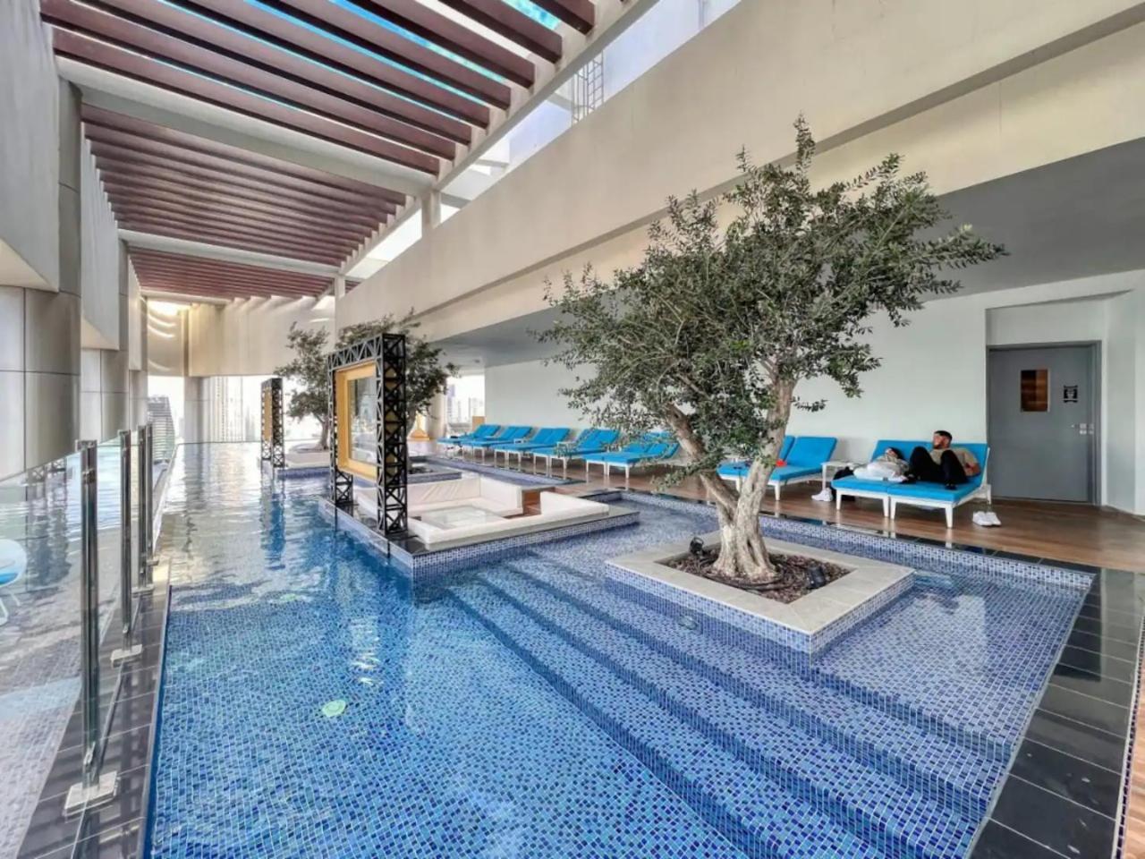 Burj View 64th Floor Infinity Pool - Corner Unit Apartment