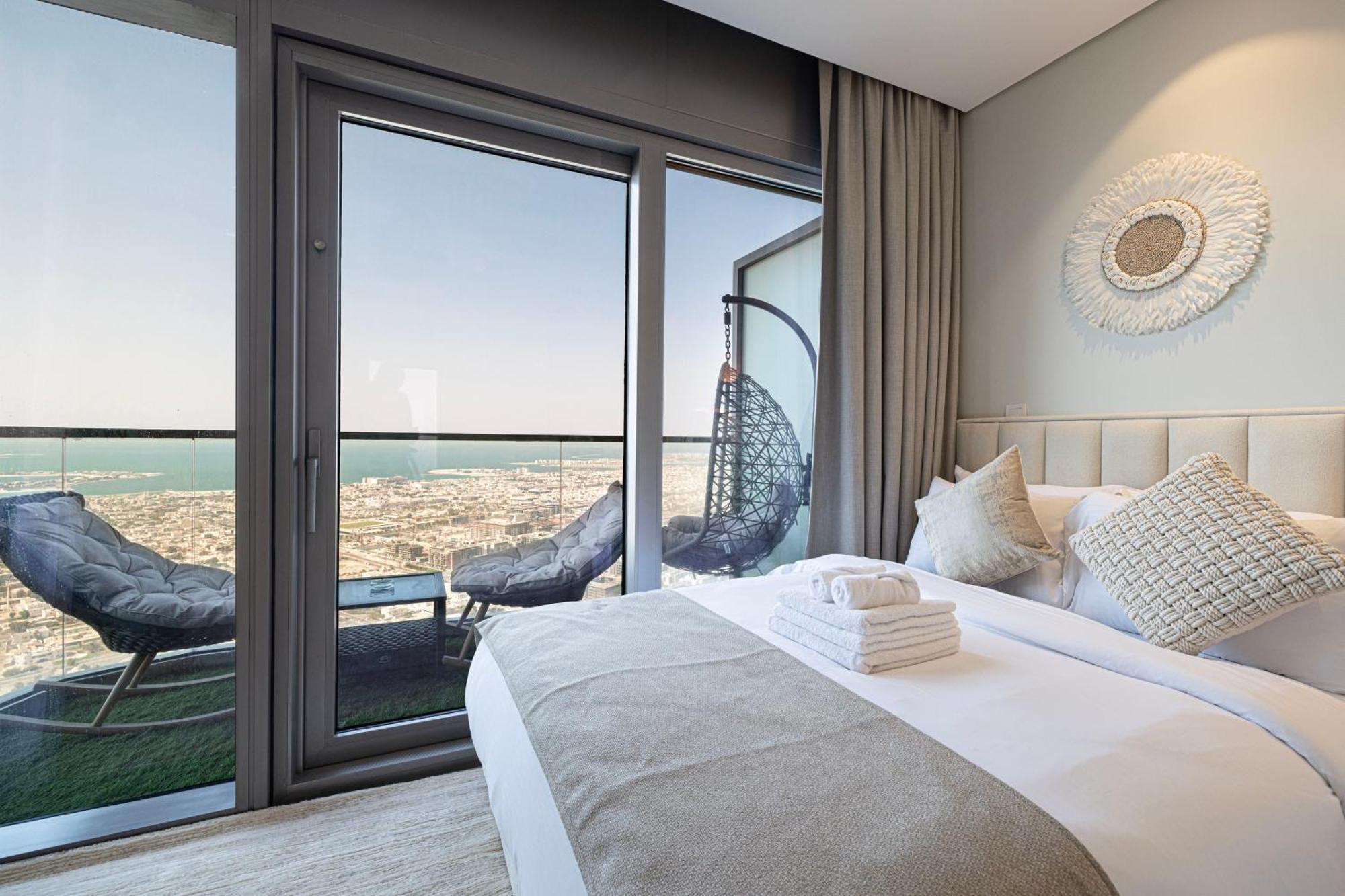 Burj View 64th Floor Infinity Pool - Corner Unit Apartment Dubai