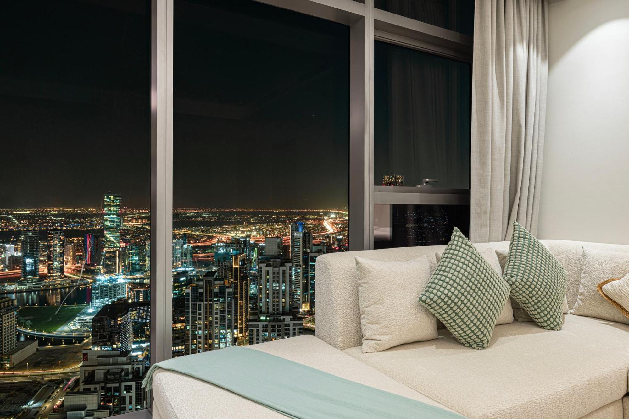 Burj View 64th Floor Infinity Pool - Corner Unit Apartment Dubai