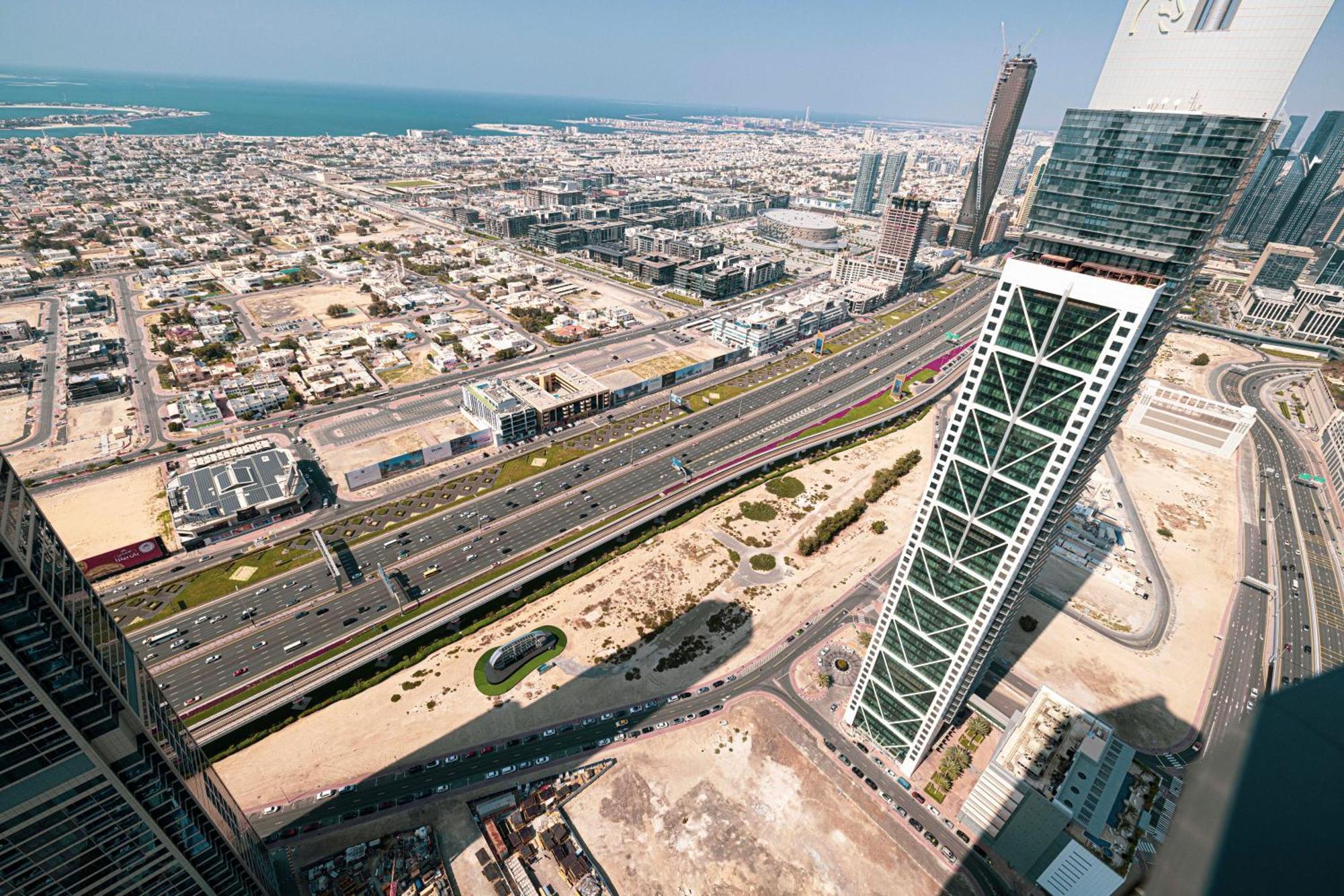 Burj View 64th Floor Infinity Pool - Corner Unit Apartment